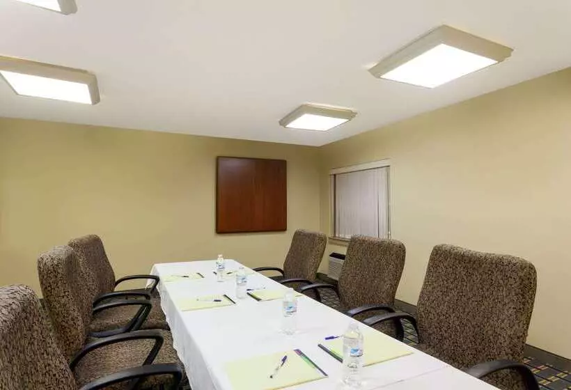 ホテル Baymont By Wyndham Memphis East