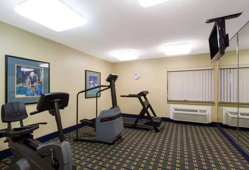 ホテル Baymont By Wyndham Memphis East