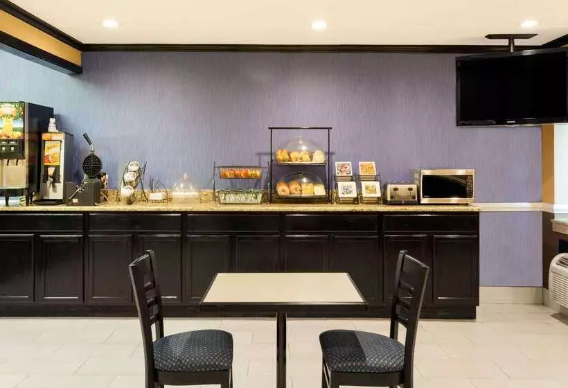 ホテル Baymont By Wyndham Memphis East