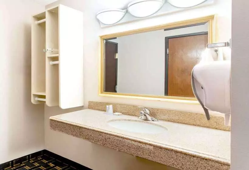 ホテル Baymont By Wyndham Memphis East