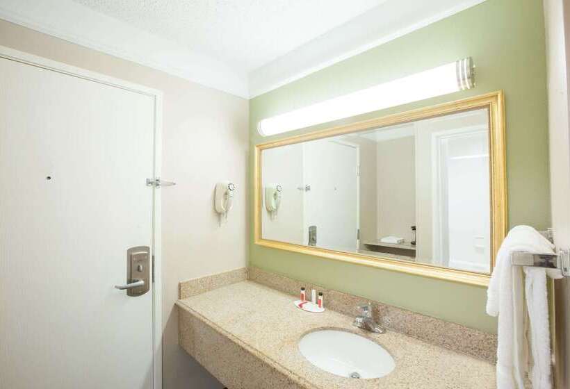 فندق Baymont By Wyndham Texarkana