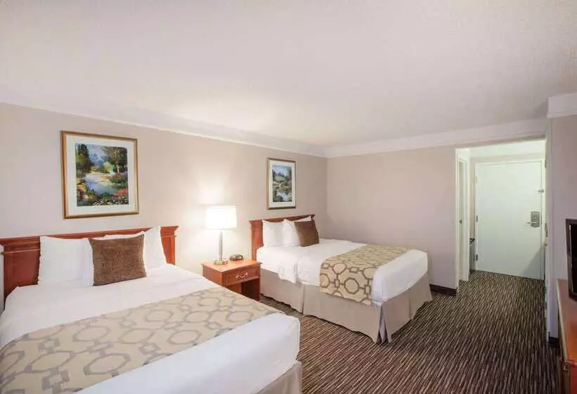 هتل Baymont By Wyndham Texarkana