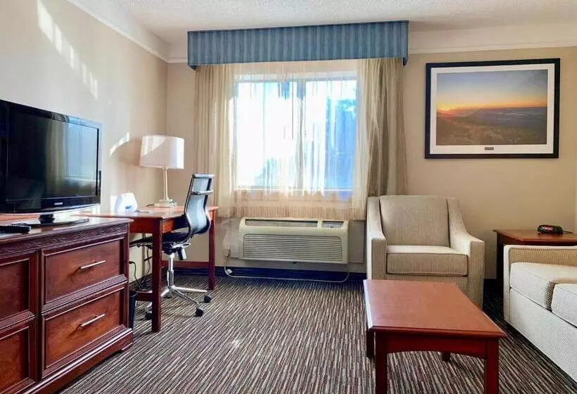 هتل Baymont By Wyndham Texarkana