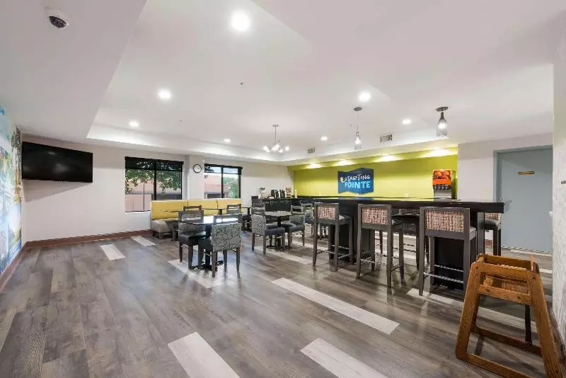 酒店 Clarion Pointe Greensboro Airport