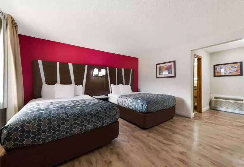 호텔 Econo Lodge Inn & Suites On The River