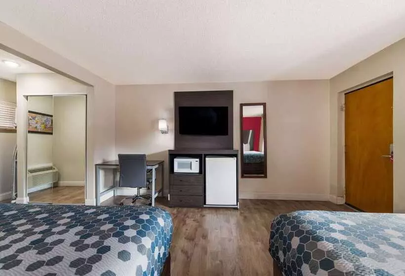 호텔 Econo Lodge Inn & Suites On The River