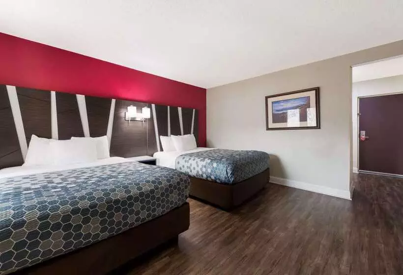 호텔 Econo Lodge Inn & Suites On The River