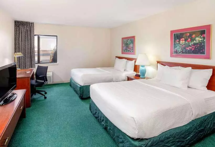 هتل La Quinta Inn By Wyndham Wausau