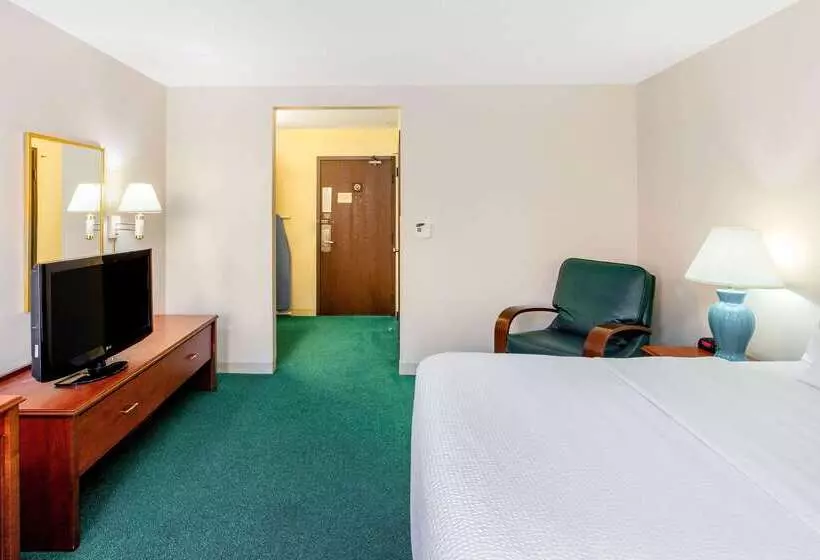 هتل La Quinta Inn By Wyndham Wausau