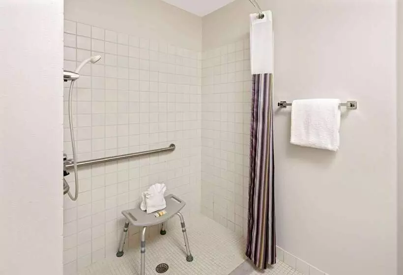 هتل La Quinta By Wyndham Naples East