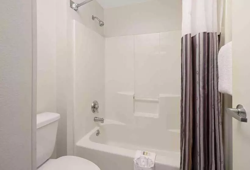 هتل La Quinta By Wyndham Naples East