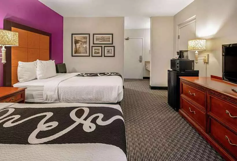 هتل La Quinta By Wyndham Naples East