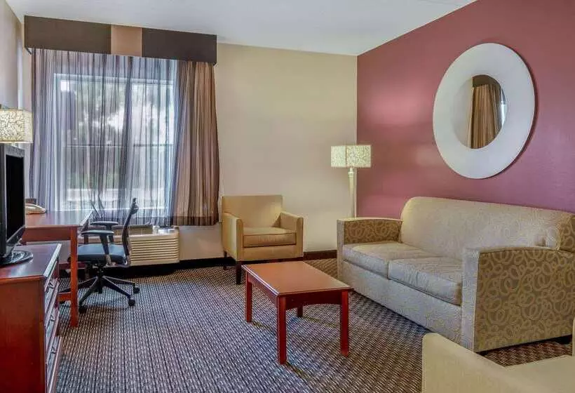 هتل La Quinta By Wyndham Naples East