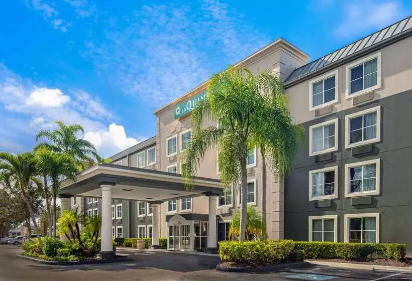 هتل La Quinta By Wyndham Naples East