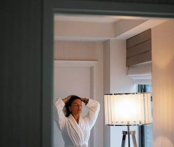 هتل The Benjamin Royal Sonesta New York