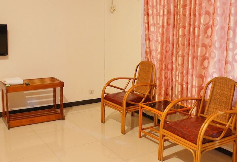 בית מלון כפרי Oyo 1333 Wisata