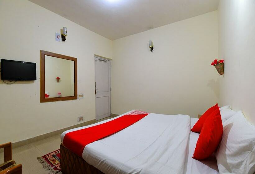 Oyo 13732 Home Cozy Near Mall Aleo Manali