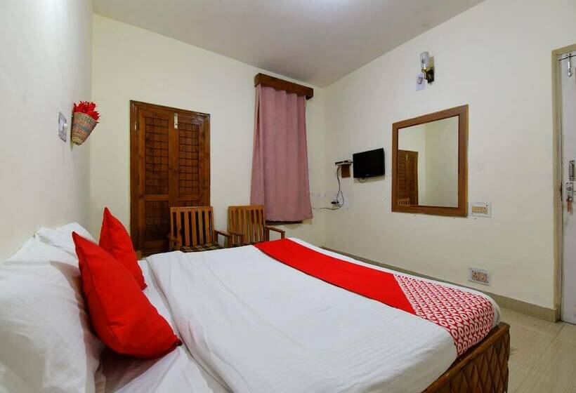 Oyo 13732 Home Cozy Near Mall Aleo Manali