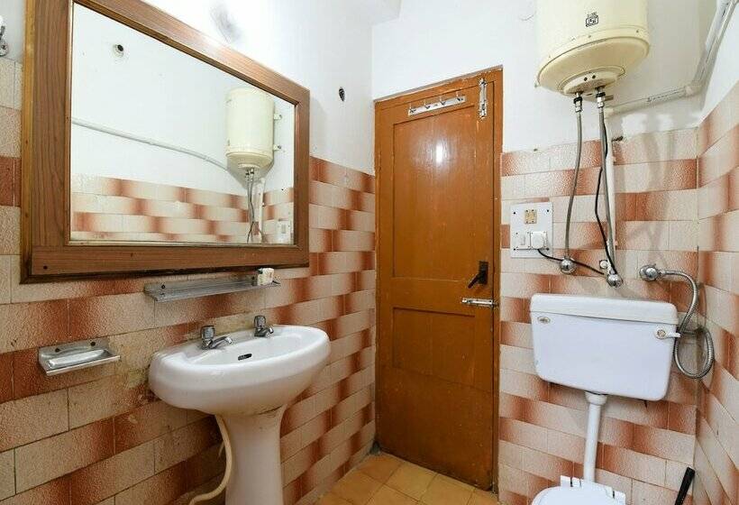 Oyo 13732 Home Cozy Near Mall Aleo Manali