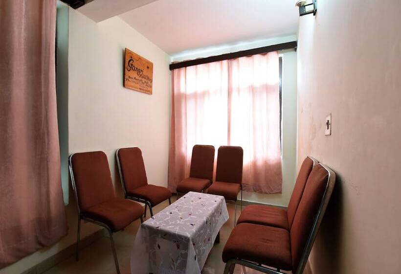 Oyo 13732 Home Cozy Near Mall Aleo Manali