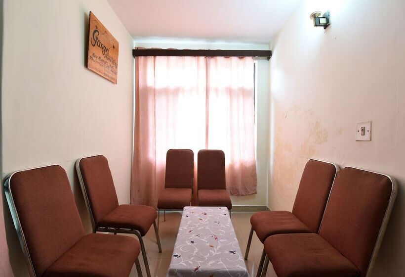 Oyo 13732 Home Cozy Near Mall Aleo Manali