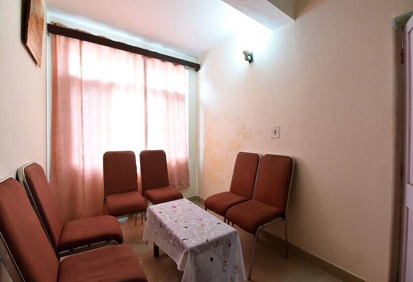 Oyo 13732 Home Cozy Near Mall Aleo Manali