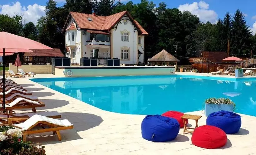 Aamiaismajoitus (B&B) Vila Rozalia Garden Gate