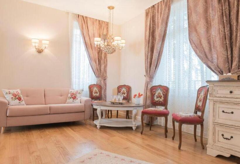 مبيت وإفطار Vila Rozalia Garden Gate