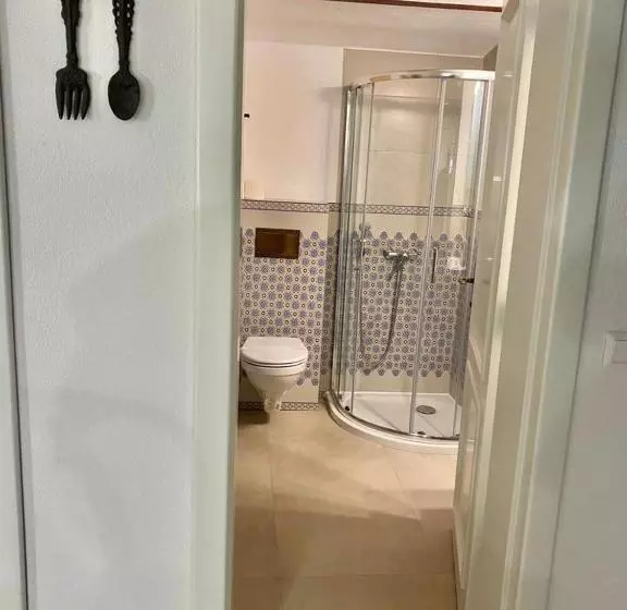 Aamiaismajoitus (B&B) Vila Rozalia Garden Gate