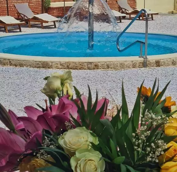 Aamiaismajoitus (B&B) Vila Rozalia Garden Gate