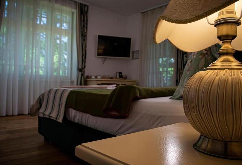 مبيت وإفطار Vila Rozalia Garden Gate