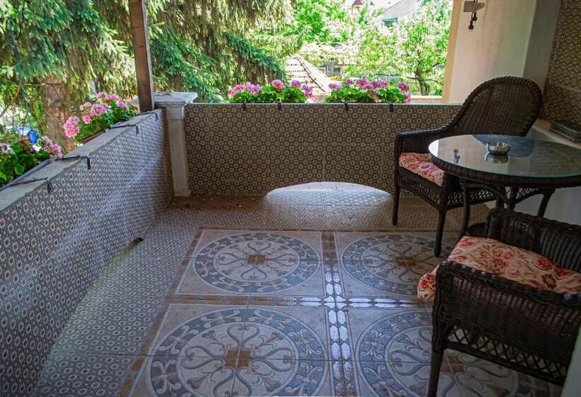 مبيت وإفطار Vila Rozalia Garden Gate