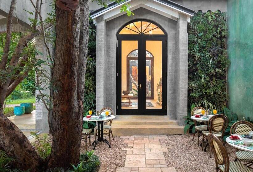 Mbano Manor Hotel Victoria Falls By Mantis