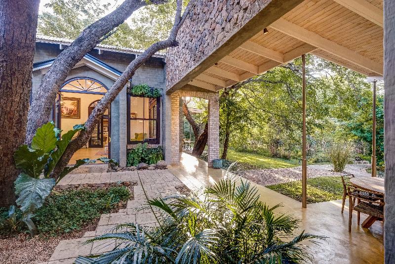 Mbano Manor Hotel Victoria Falls By Mantis