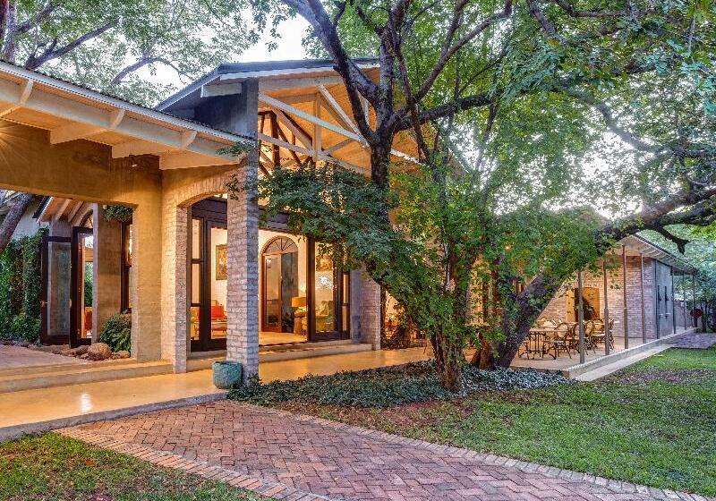 Mbano Manor Hotel Victoria Falls By Mantis