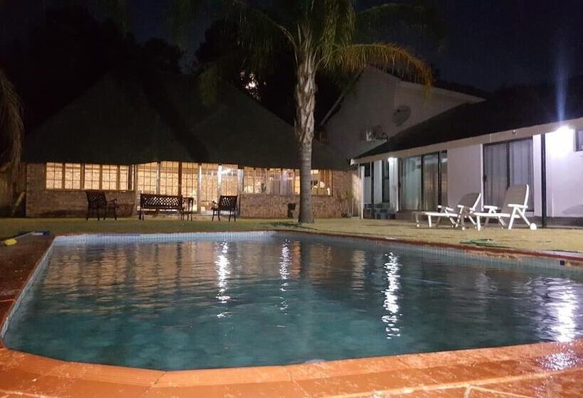 بنسيون Luxury Heights Guesthouse  Pool Under Renovation