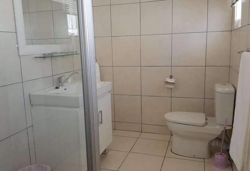 بنسيون Luxury Heights Guesthouse  Pool Under Renovation