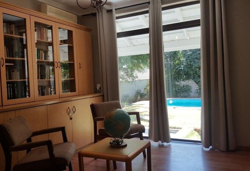 بنسيون Luxury Heights Guesthouse  Pool Under Renovation