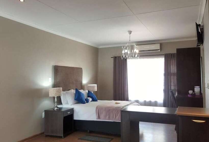 بنسيون Luxury Heights Guesthouse  Pool Under Renovation