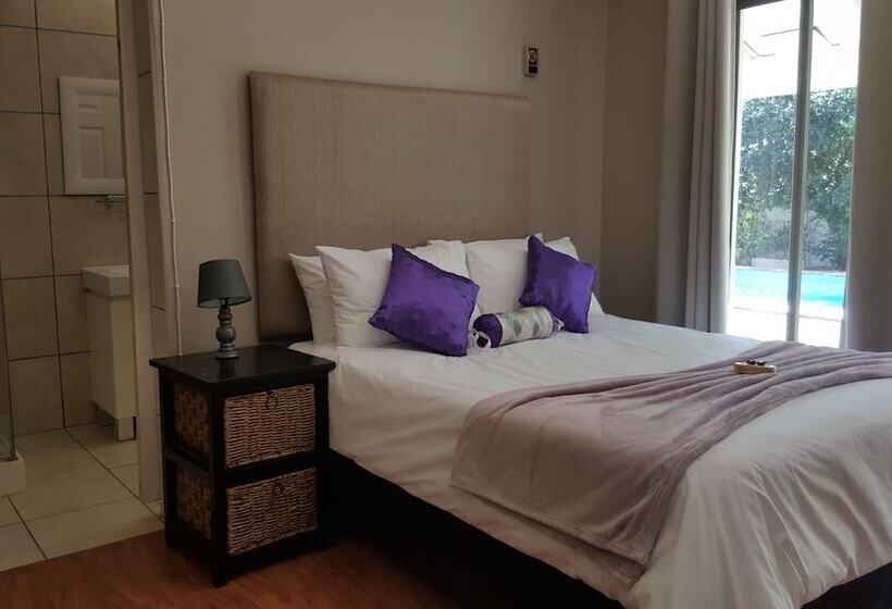 بنسيون Luxury Heights Guesthouse  Pool Under Renovation