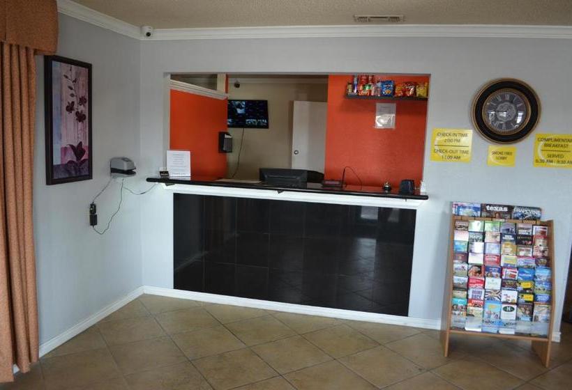 فندق Hill Country Inn And Suite