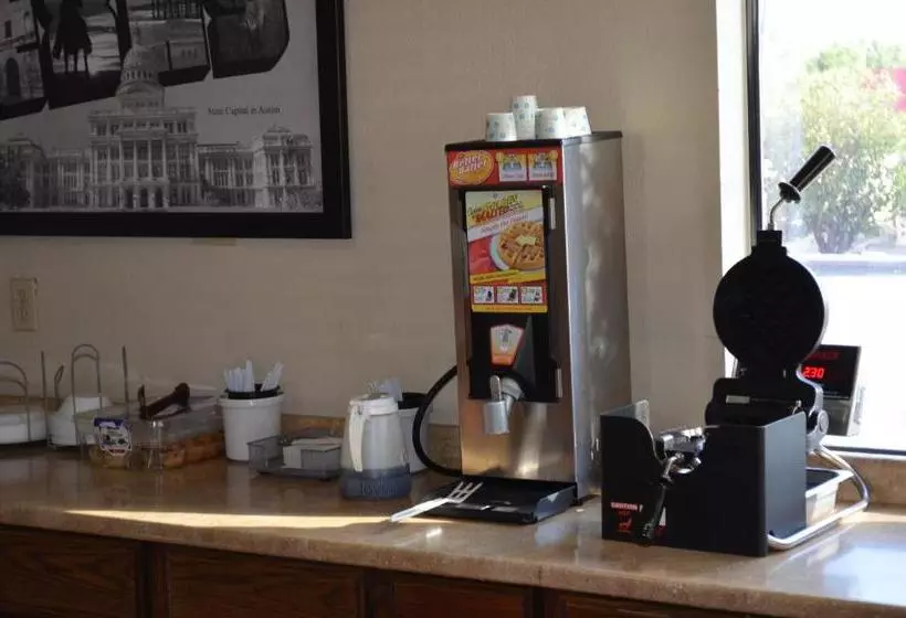 Hotelli Hill Country Inn And Suite