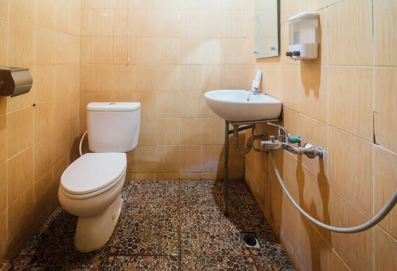 בית מלון כפרי Oyo 1300 Crecia Residence