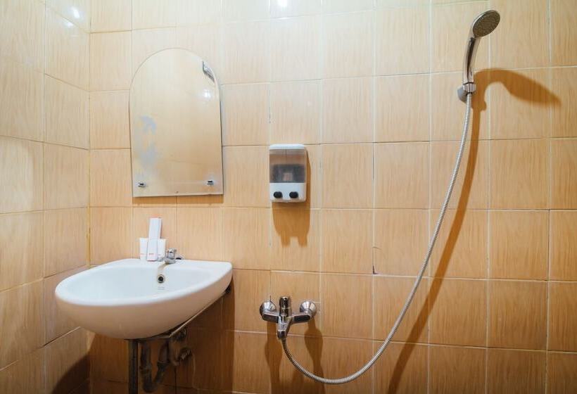 בית מלון כפרי Oyo 1300 Crecia Residence