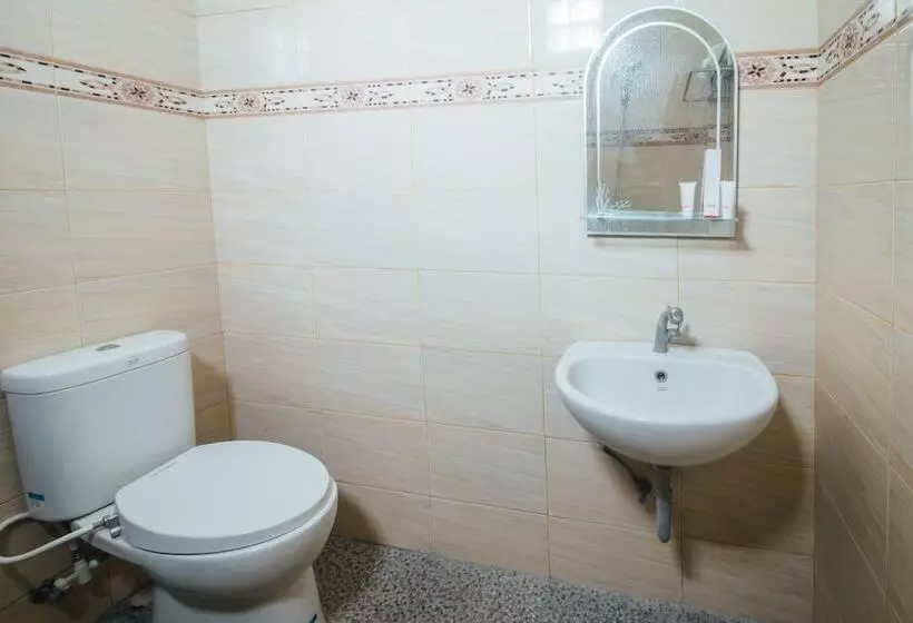 هتل Oyo 1300 Crecia Residence