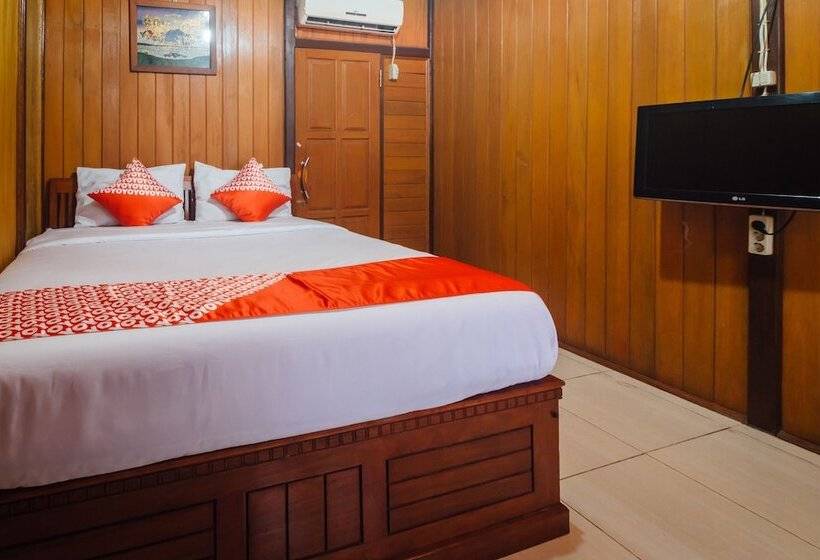 בית מלון כפרי Oyo 1300 Crecia Residence