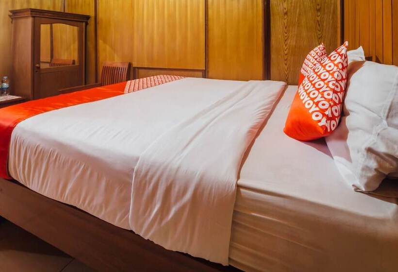 בית מלון כפרי Oyo 1300 Crecia Residence