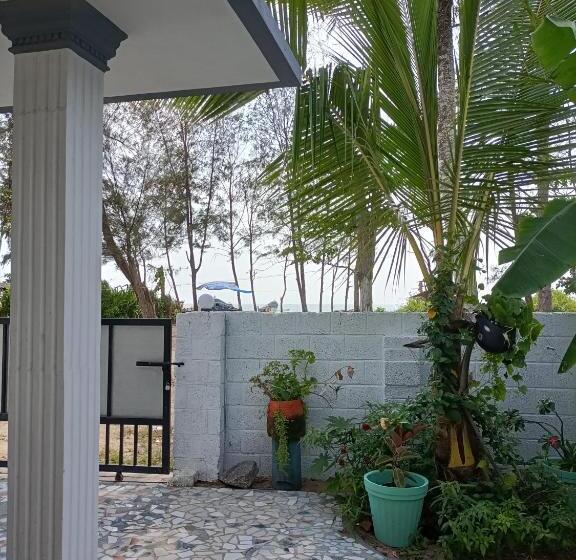 Bed & Breakfast Kadalamma Beach Homestay