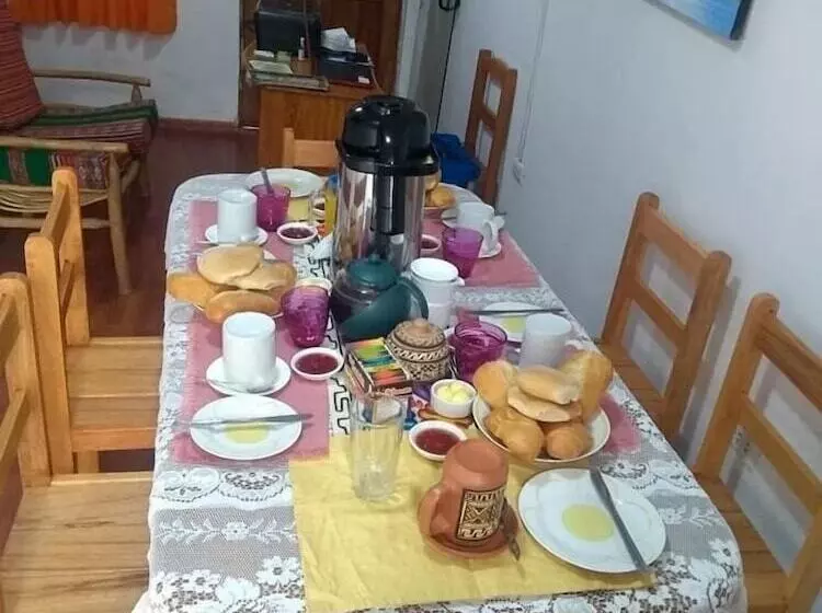 ベッドアンドブレックファースト Viru Guest House & Experience