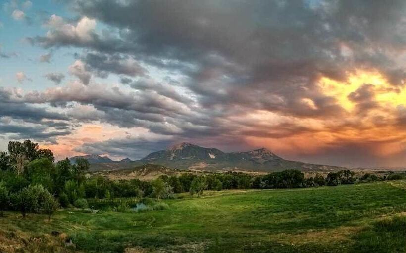 민박 Wisehart Springs Inn